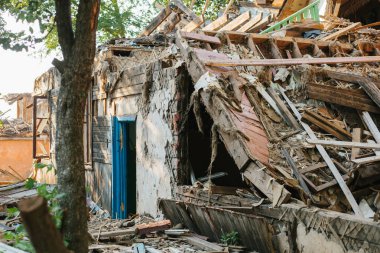 Deprem yapı tarafından tahrip.