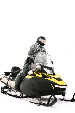 Kar adamı. Kış tatilleri niteliğine rekreasyon kavramı. Kış sporları.