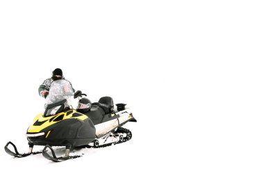 Kar adamı. Kış tatilleri niteliğine rekreasyon kavramı. Kış sporları.