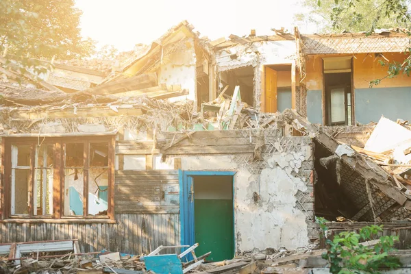 Verwoest door de aardbeving-gebouw. — Stockfoto