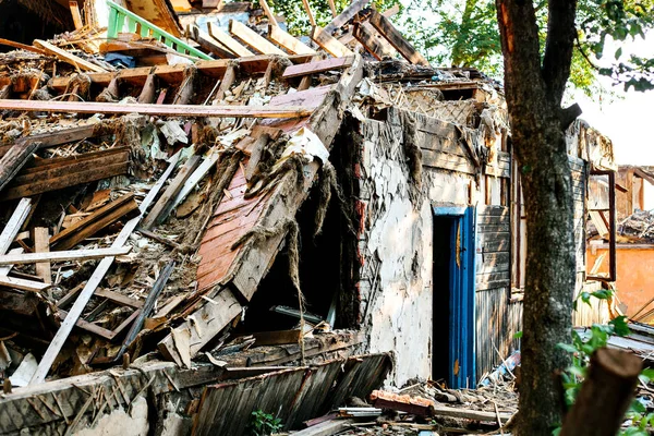 Deprem yapı tarafından tahrip.