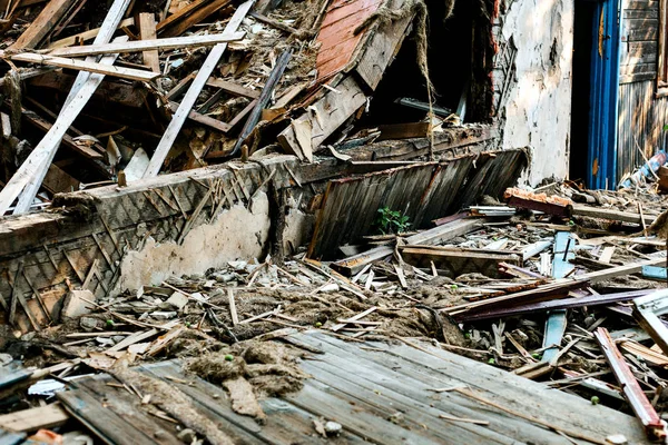 Deprem yapı tarafından tahrip.