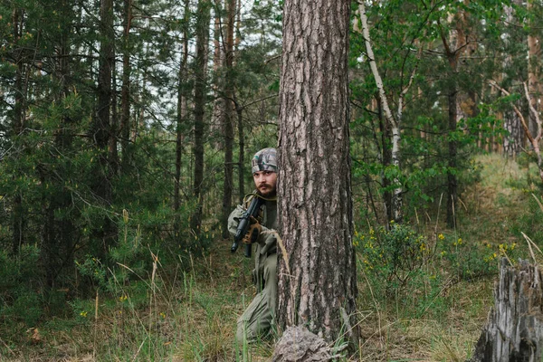 Armed men in the area of armed conflict — Stock Photo, Image