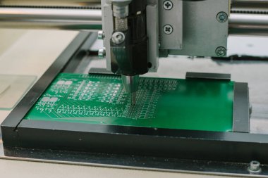 Mikroçip üretim tesisimiz. Teknolojik süreç. Pano montajı.