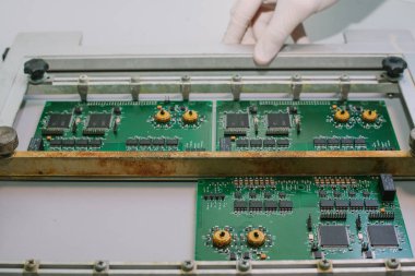 Mikroçip üretim tesisimiz. Teknolojik işlem. 