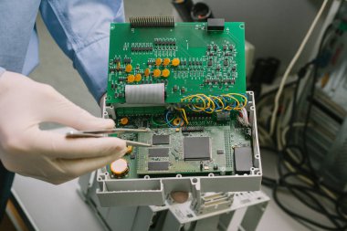 Mikroçip üretim tesisimiz. Teknolojik işlem. 