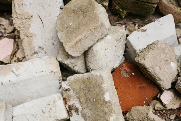 Tegel från förstörda hus jordbävningen. förstörd byggnad — Stockfoto