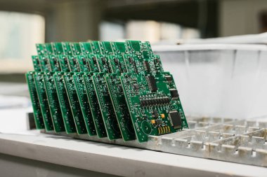 Komiteler bir satır vardır. Fabrika cips üretimi için. Computer kurulu