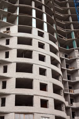 bir apartman binası inşaatı. kat mülkiyeti