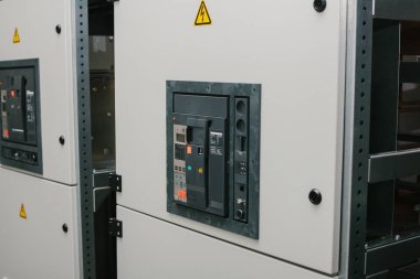 Alçak gerilim dolap. Kesintisiz güç. Elektrik gücü.
