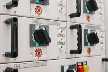 Alçak gerilim dolap. Kesintisiz güç. Elektrik gücü.