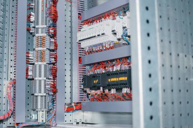 Alçak gerilim dolap. Kesintisiz güç. Elektrik gücü.