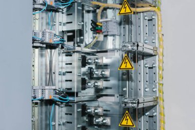 Alçak gerilim dolap. Kesintisiz güç. Elektrik gücü.