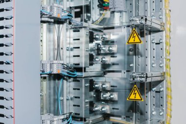 Alçak gerilim dolap. Kesintisiz güç. Elektrik gücü.