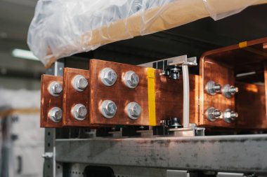 Bakır toplayıcı. Kesintisiz güç. Elektrik güç. Alçak voltajlı yuvası Meclisi