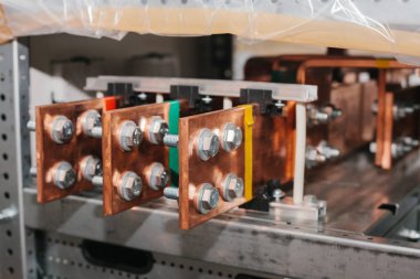 Bakır toplayıcı. Kesintisiz güç. Elektrik güç. Alçak voltajlı yuvası Meclisi