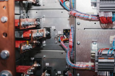 Alçak gerilim dolap. Kesintisiz güç. Elektrik gücü.
