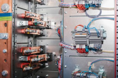 Alçak gerilim dolap. Kesintisiz güç. Elektrik gücü.