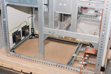 Alçak gerilim dolap. Kesintisiz güç. Elektrik gücü.