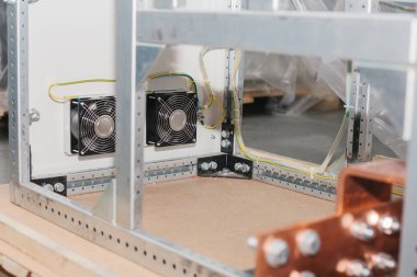 Alçak gerilim dolap. Kesintisiz güç. Elektrik gücü.