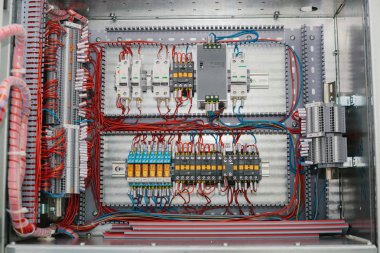 Alçak gerilim dolap. Kesintisiz güç. Elektrik gücü.