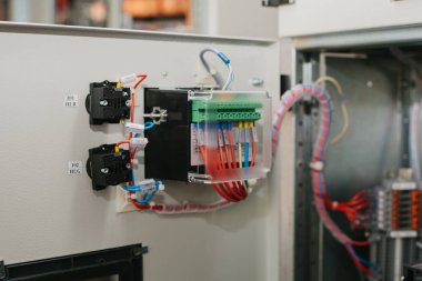 Alçak gerilim dolap. Kesintisiz güç. Elektrik gücü.