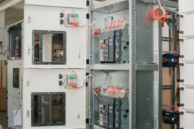 Alçak gerilim dolap. Kesintisiz güç. Elektrik gücü.