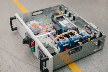 Alçak gerilim dolap. Kesintisiz güç. Elektrik gücü.