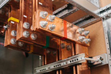 Bakır toplayıcı. Kesintisiz güç. Elektrik güç. Alçak voltajlı yuvası Meclisi