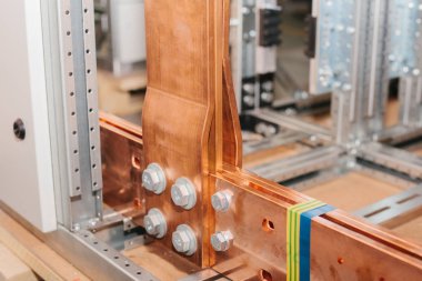 Bakır toplayıcı. Kesintisiz güç. Elektrik güç. Alçak voltajlı yuvası Meclisi