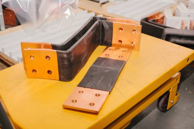 Bakır toplayıcı. Kesintisiz güç. Elektrik güç. Alçak voltajlı yuvası Meclisi