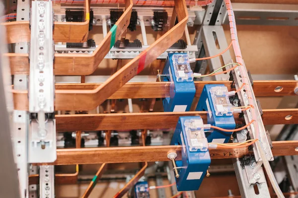 Bakır toplayıcı. Kesintisiz güç. Elektrik güç. Alçak voltajlı yuvası Meclisi