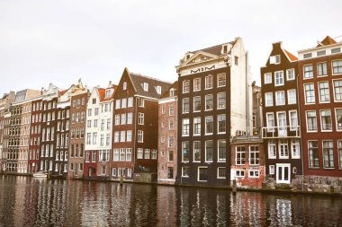 Hollanda, Amsterdam 'da geleneksel eski binalar