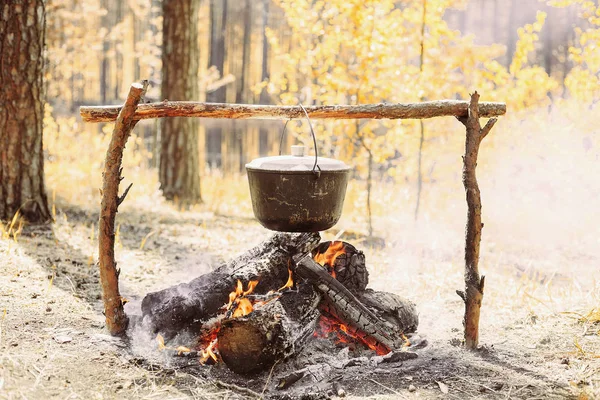 The fire near the camp. Cooking food on a fire. Journey into the wild concept. — Stock Photo, Image