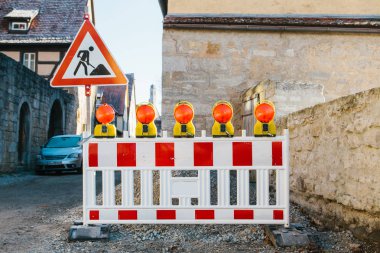 Yol yapımı Avrupa şehirleri sokaklarda. Almanya. Bavyera. Rothenburg Ob der Tauber