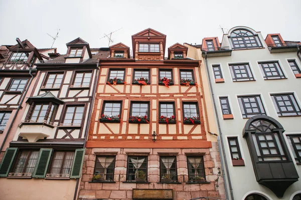 ニュルンベルクのドイツ様式の伝統的な家は。ババリア、ドイツのヨーロッパの建築家. — ストック写真