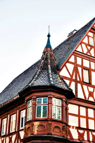Maison traditionnelle de style allemand à Rothenburg ob der Tauber. Maisons d'architecture européennes en Bavière, Allemagne . — Photo