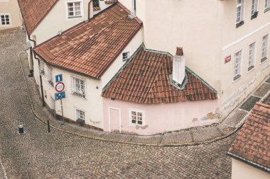Geleneksel Çek sıradışı güzel sokakta, evde Cerninska Hradcany Prag bölgesinde - Çek Cumhuriyeti başkenti. Turistik yerler. Görme.
