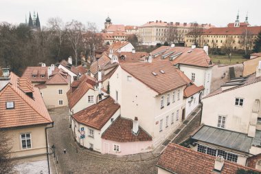 Geleneksel Çek sıradışı güzel sokakta, evde Cerninska Hradcany Prag bölgesinde - Çek Cumhuriyeti başkenti. Turistik yerler. Görme.