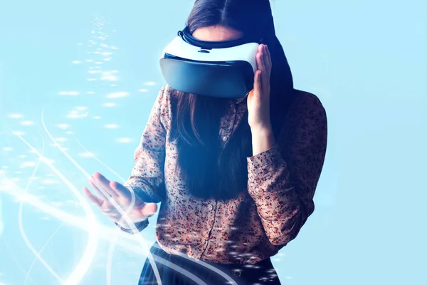 Woman with glasses of virtual reality. Future technology concept. Modern imaging technology. — Stock Photo, Image
