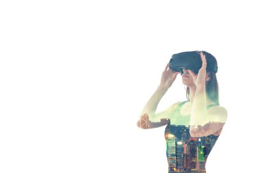 Sanal gerçeklik gözlüklü kadın. Geleceğin teknolojisi kavramı. Modern görüntüleme teknolojisi.