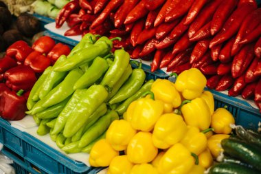 Çiftçi pazar taze ve organik sebze. Pazar yeri. Doğal üretmek. Kırmızı biber. Biber.