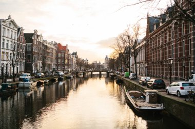 Amsterdam, Hollanda, 2 Ocak 2017: Hollanda'da geleneksel evlerin sayısı. Avrupa tarzı evler. 