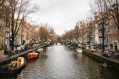 Amsterdam, Hollanda, 2 Ocak 2017: Hollanda'da geleneksel evlerin sayısı. Avrupa tarzı evler. 