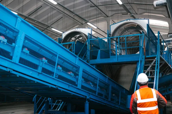 Waste processing plant. Technological process. Recycling and storage of waste for further disposal. Business for sorting and processing of waste. — Stock Photo, Image