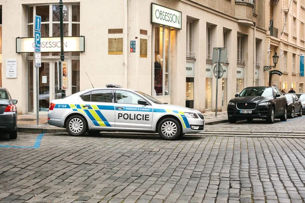 Prague, Czech Republic - December 25, 2016 - The police on the streets. Patrol car on Christmas day in Prague. Strengthening of security measures during public holidays. Christmas in Europe. — Stock Photo, Image