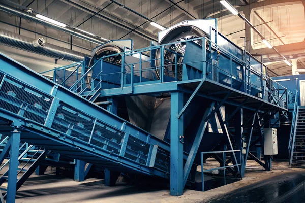 Waste processing plant. Technological process. Recycling and storage of waste for further disposal. Business for sorting and processing of waste. — Stock Photo, Image