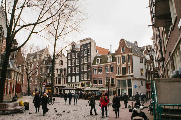 Amsterdam, Nizozemsko, 2 ledna 2017: Každodenní život v Amsterdamu. Životní styl. — Stock fotografie