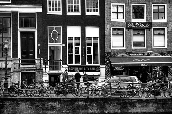 Amsterdam, Holanda, 2 de janeiro de 2017: A vida cotidiana em Amsterdã. Estilo de vida . — Fotografia de Stock