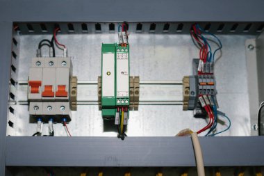 Otomatik kontrol sistemleri, güç kaynakları, denetleyicisi. Yüksek hassasiyetli ekipman kullanmak güç sanayî için.